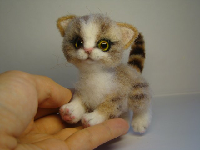 Котейка. Авторская игрушка сухим валянием Ольги Чернухо