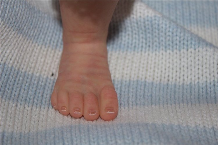 Маленькая пуговка Аделиночка