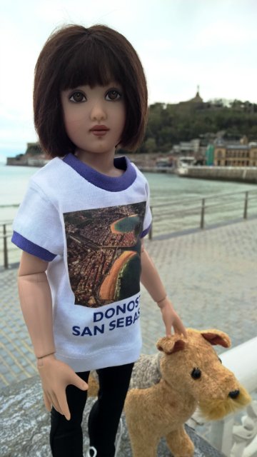 Пегий пёс, бегущий краем моря