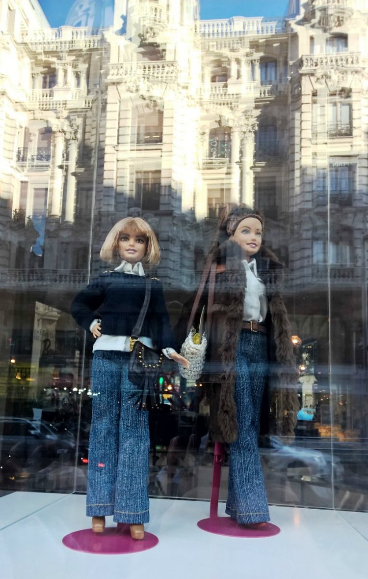 Если муж не соглашается брать в отпуск кукол, выход один — в отпуске купить новых