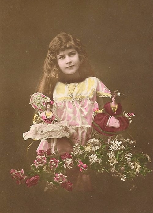 Старый фотоальбом. Девочки и куклы - продолжение