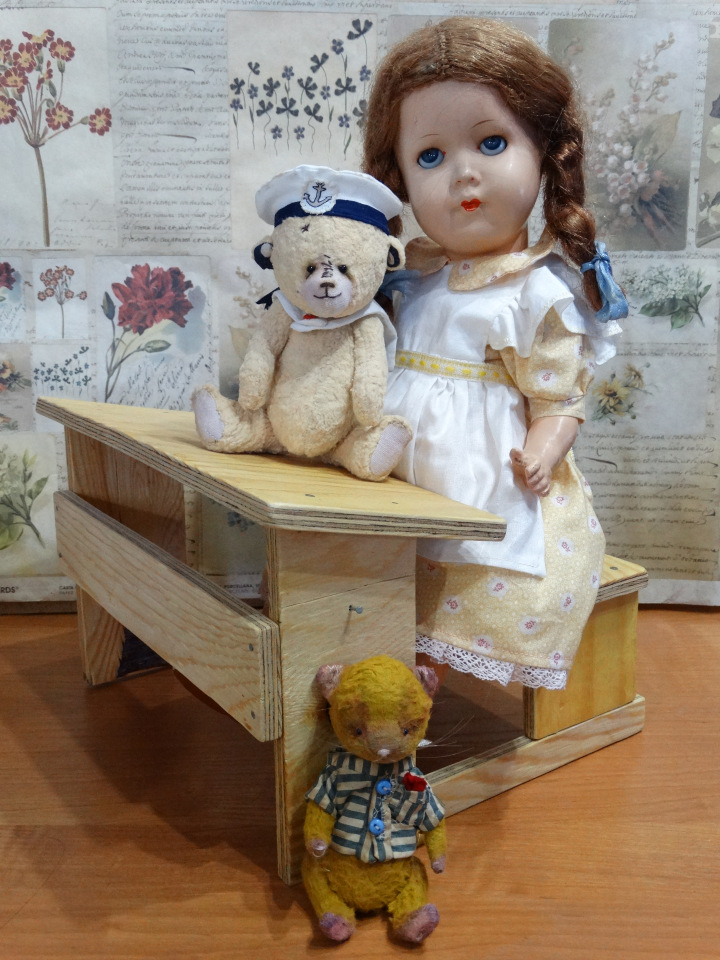 Старенькие куколки с игрушками (фото 7)