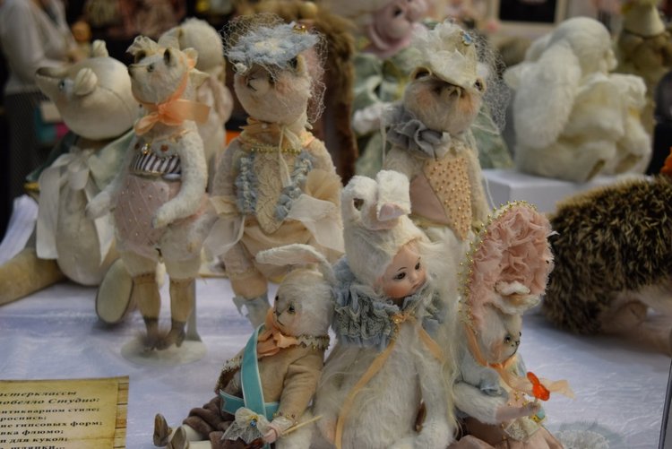 VII Московская международная выставка "Искусство Куклы". Портреты кукольной души или незримый диалог