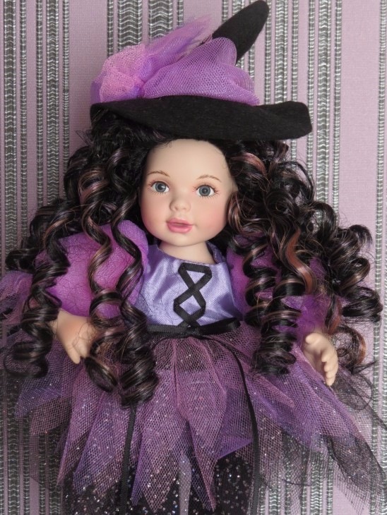 Неожиданно для меня, прилетела ко мне чудная фарфоровая ведьмочка