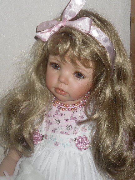 Дженифер. Коллекционная фарфоровая кукла (фото 9)