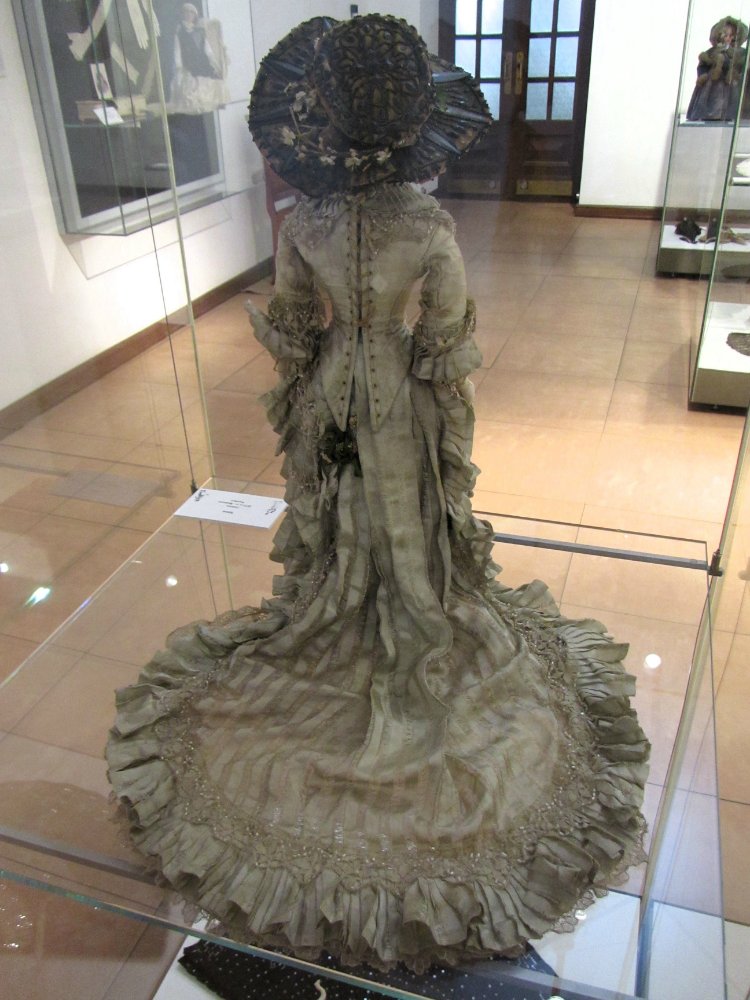 «Мода по-взрослому. Истории из кукольного гардероба» - выставка в Музее-заповеднике «Царицыно» - продолжение - 6-ой зал.