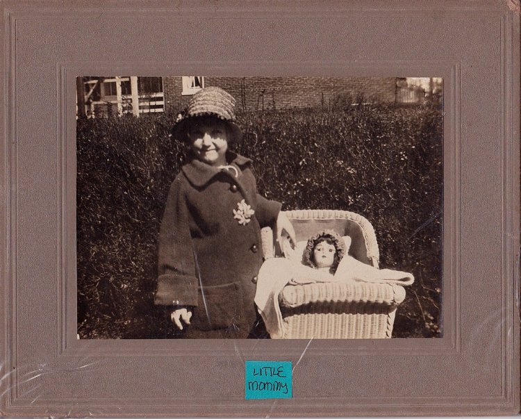 Cтаринные фотографии девочек с куклами (фото 8)