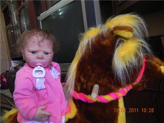 У пони длинная челка, из нежного шелка (фото 3)