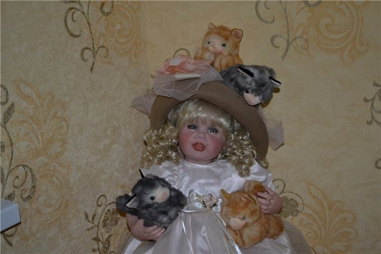 Кошки Мяу - самая весёлая куколка Файзах Спанос