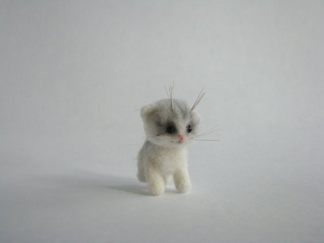 Котёнок Пушинка. Авторская игрушка валянием из шерсти Ольги Чернухо