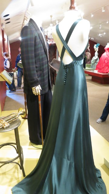 Как за неприметным фасадом может скрыватся просто удивительный Клондайк!!! Или "Это я удачно зашел!!!!!"