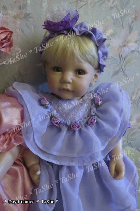 Девочки конфетки маленькие тортики