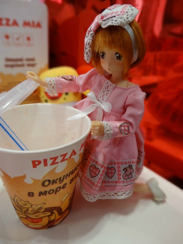 Дюймовочка в сказочном саду