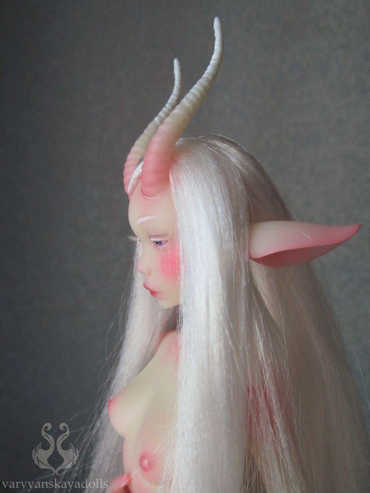 Дева по имени Неонилла. Авторская шарнирная кукла (фото 2)