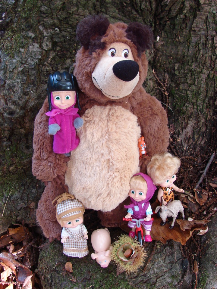 Одну Машку беру,на вторую смотрю,третью замечаю,а четвертая мерещется