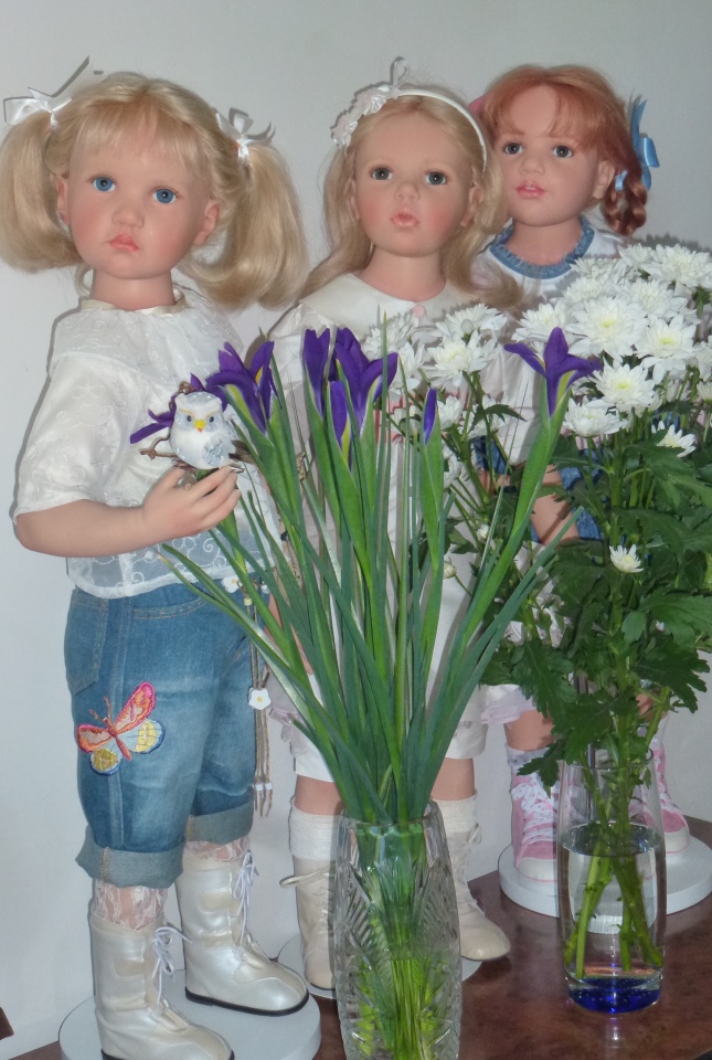 Живые цветы и куклы! С наступающим праздником