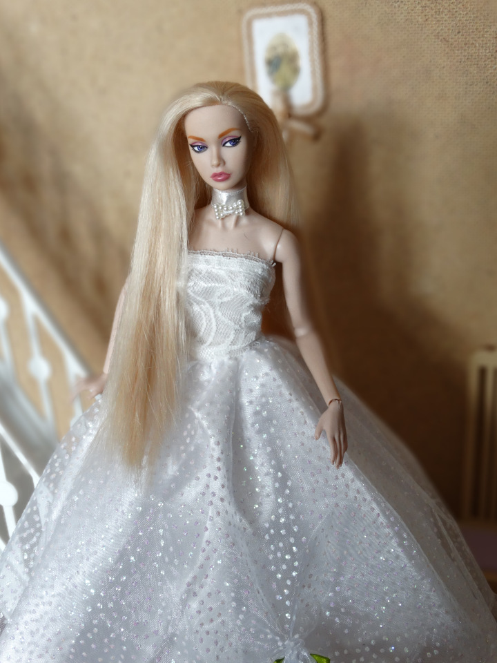 Капроновое безумие. Поппи в вечерних платьях (фото 2)