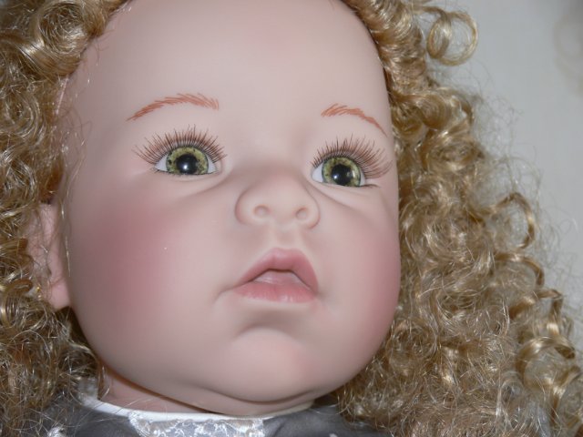 Необыкновенно красивая девушка Harvest Ball, Lee Middleton