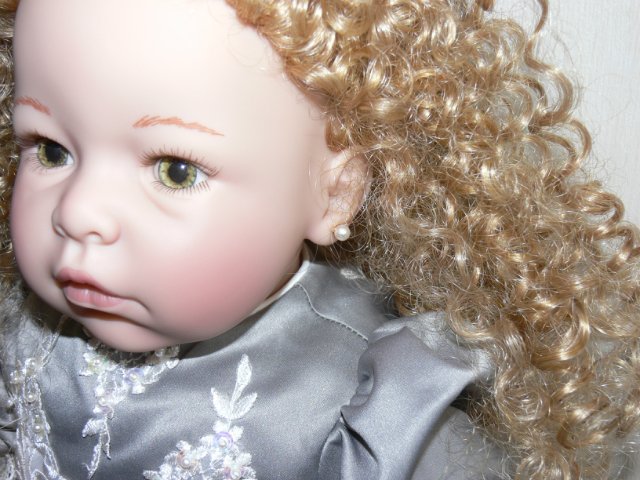 Необыкновенно красивая девушка Harvest Ball, Lee Middleton