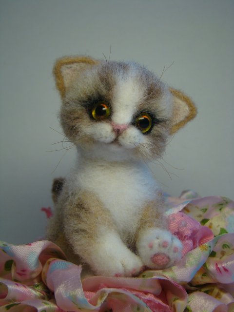 Котейка. Авторская игрушка сухим валянием Ольги Чернухо (фото 2)