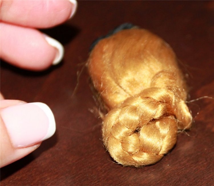 Подарки куклятам. Антикварное платье и парик