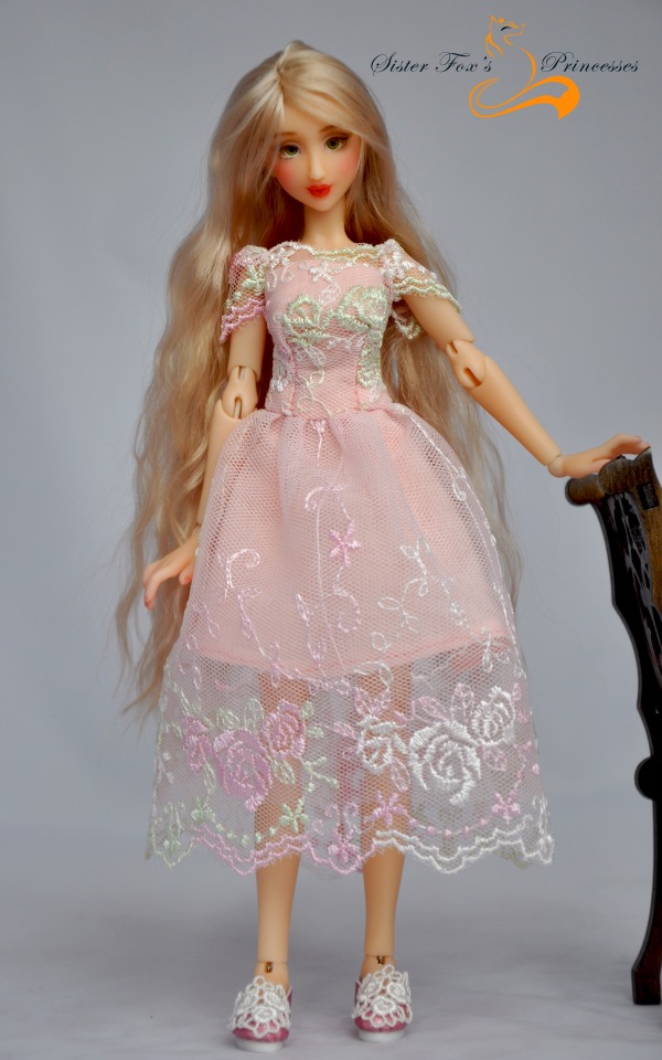 Девочки в кружевных платьях. Шарнирные куклы SisterFox | Бэйбики Девочки в кружевных платьях. Шарнирные куклы SisterFox (фото 3)