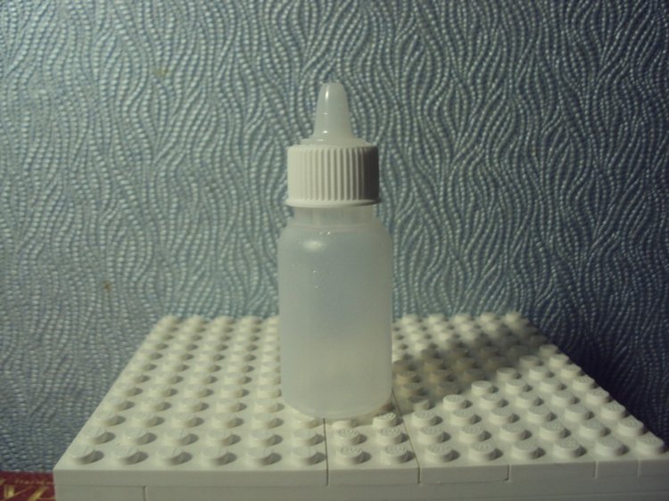 Как быстро уложить спать малыша, потерявшего соску с магнитиком (или: бутылочка - своими руками из подручных средств) (фото