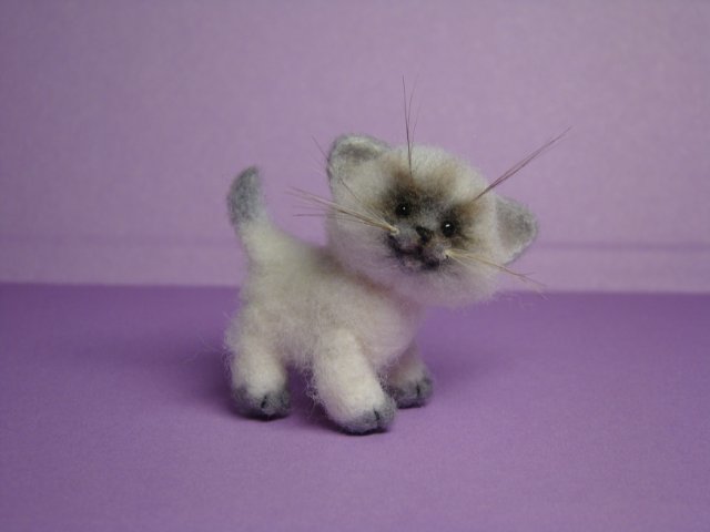 Котик. Авторская игрушка валянием из шерсти Ольги Чернухо