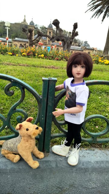 Пегий пёс, бегущий краем моря