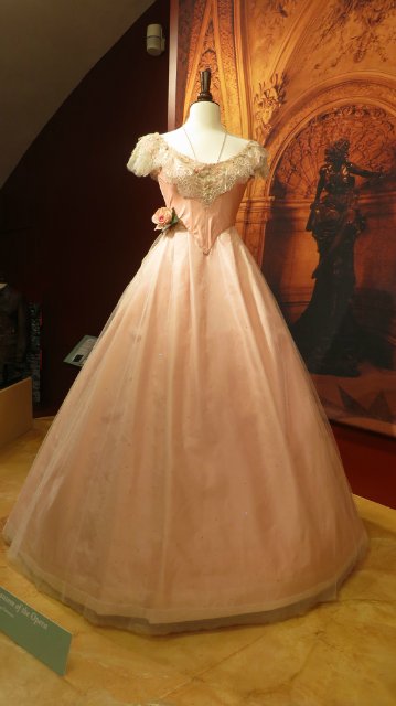 Как за неприметным фасадом может скрыватся просто удивительный Клондайк!!! Или "Это я удачно зашел!!!!!"