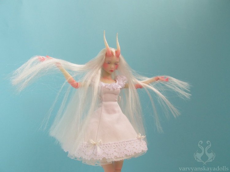 Дева по имени Неонилла. Авторская шарнирная кукла (фото 7)