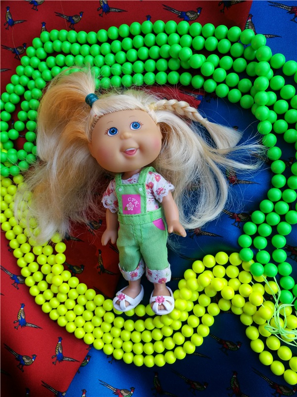 Надели шарики на нити. Красиво очень, посмотрите! Сваровски нашими глазами