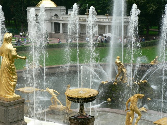 Тучи брызг моря.... Петергоф (фото 10)