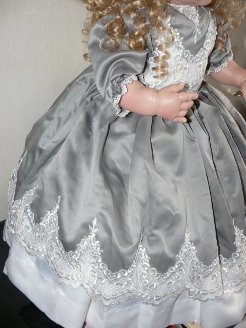 Необыкновенно красивая девушка Harvest Ball, Lee Middleton