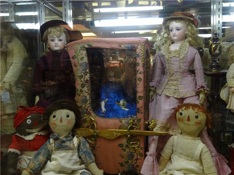 Я в своей жизни никогда не видела столько антикварных кукол. Фото