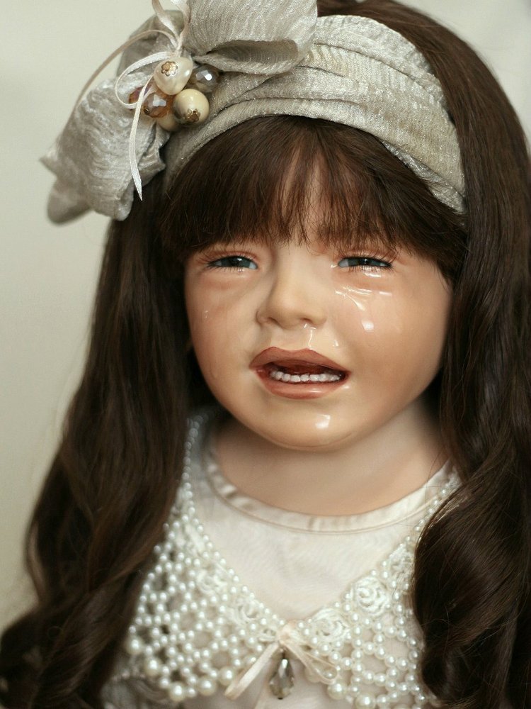 Девочка, которая все время плачет или авторская кукла Сюзан Липл (Susan Lippl)