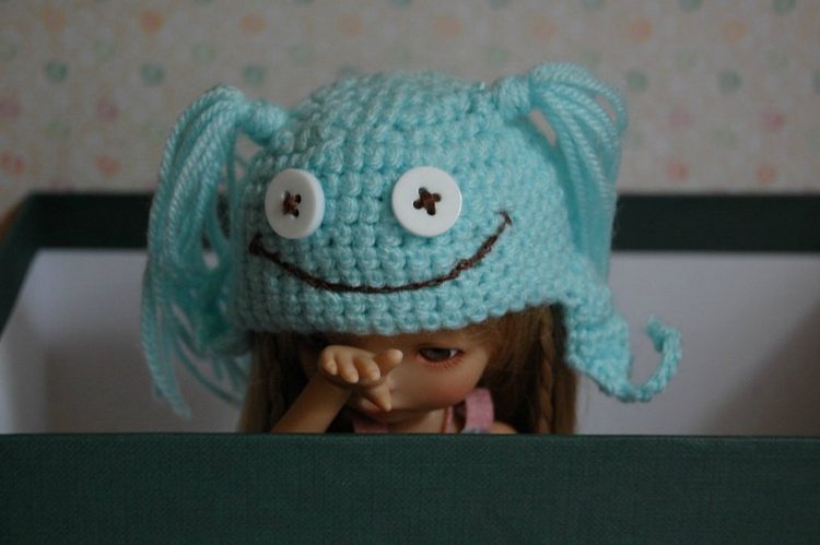 Малыши в смешных шапочках