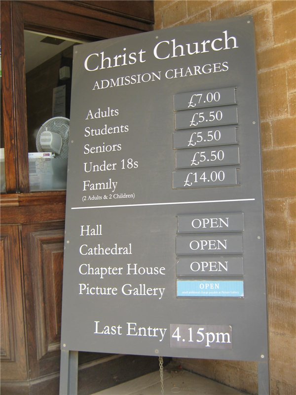 По следам Алисы и белого кролика