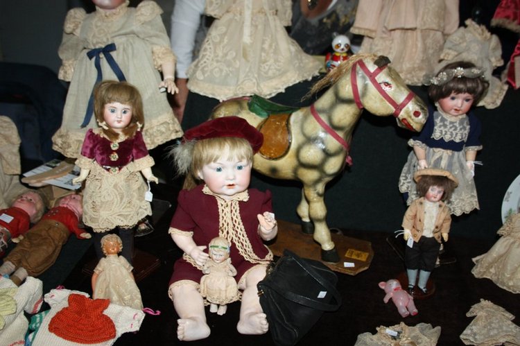 Выставка кукол, мишек тедди, кукольных домиков и миниатюры в Нидерландах 24-25 октября 2015 год. Часть третья - антикварки