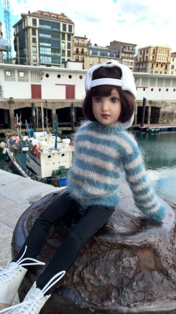 Пегий пёс, бегущий краем моря