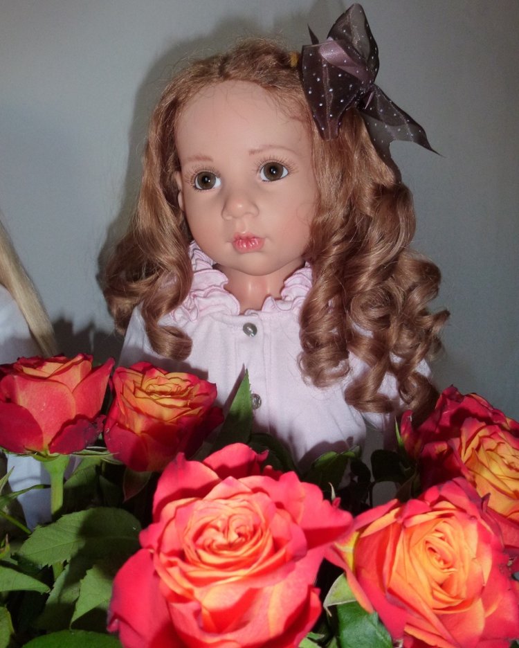 Живые цветы и куклы! С наступающим праздником