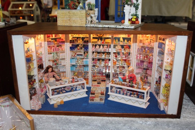 Все на выставку! Кукольные домики и миниатюра