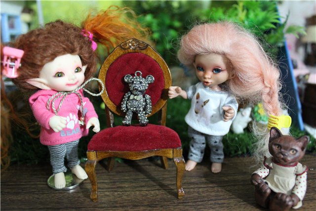 Фрося приехала. Да не одна, а с домиком-часами (фото 5)