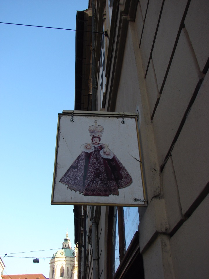 Под небом голубым есть город золотой