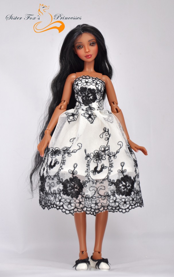 Девочки в кружевных платьях. Шарнирные куклы SisterFox | Бэйбики Девочки в кружевных платьях. Шарнирные куклы SisterFox