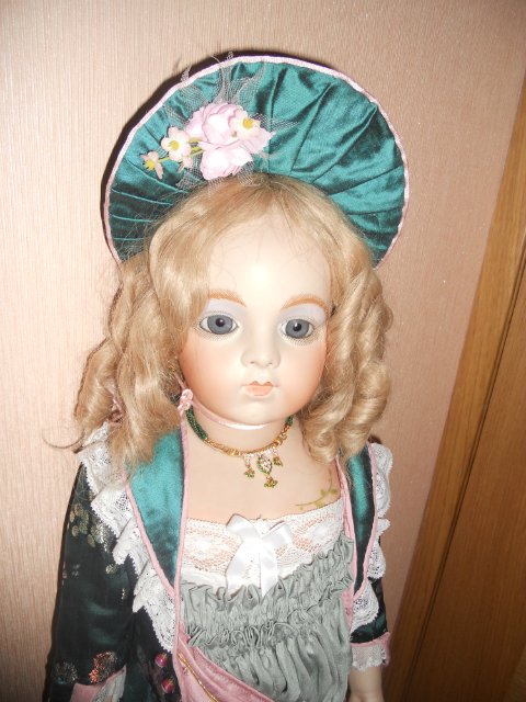 История женского костюма конца 18-19 века в куклах BEBE