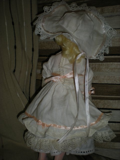 Не антикварное платье для не антикварной куклы