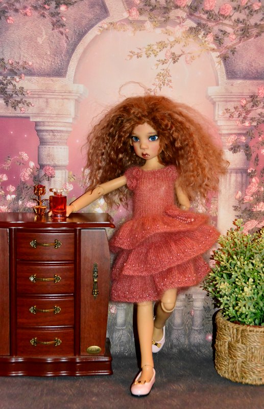 Весеннее обновление. Платья для кукол Kaye Wiggs