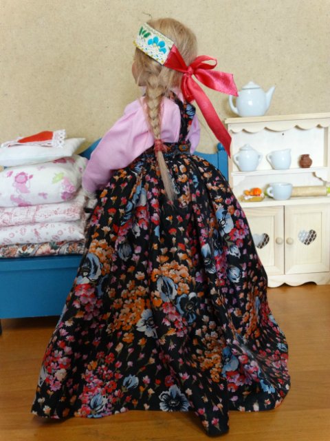 Любимые малышки-химочки в уральских костюмах