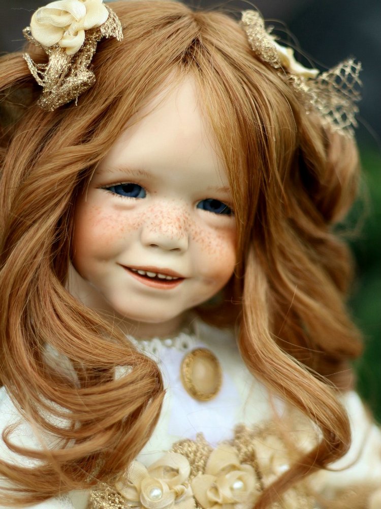 Улыбнется девочка, подмигнет слегка ... кудри ярко-рыжие ручкой теребя